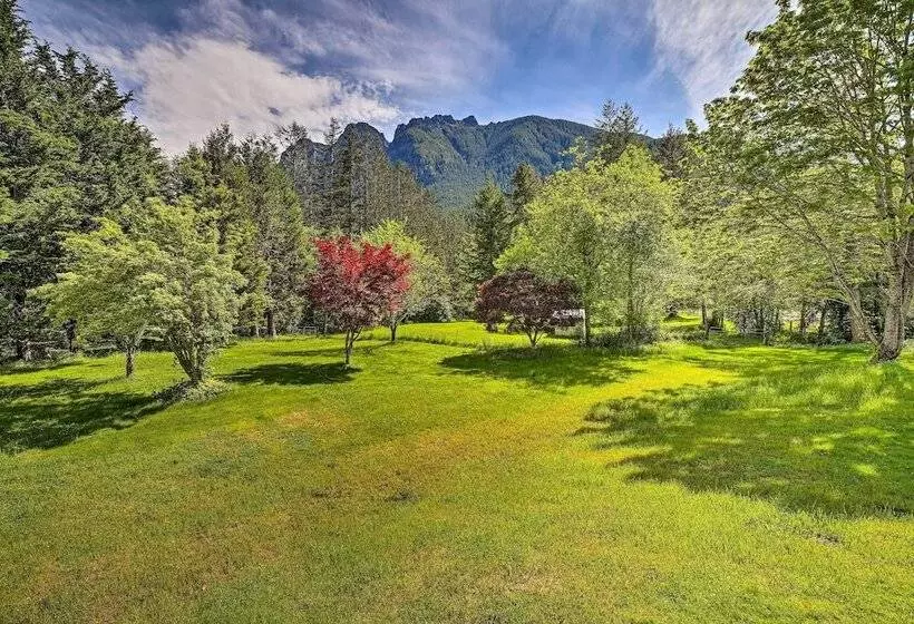 Riverside North Bend Oasis: Stunning Mountain View
