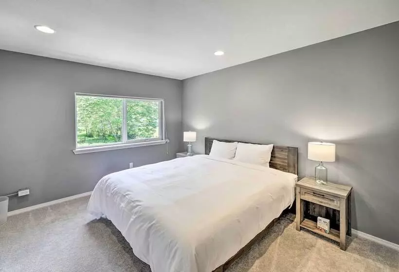 Riverside North Bend Oasis: Stunning Mountain View