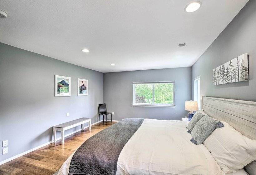 Riverside North Bend Oasis: Stunning Mountain View