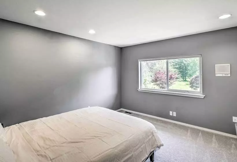 Riverside North Bend Oasis: Stunning Mountain View