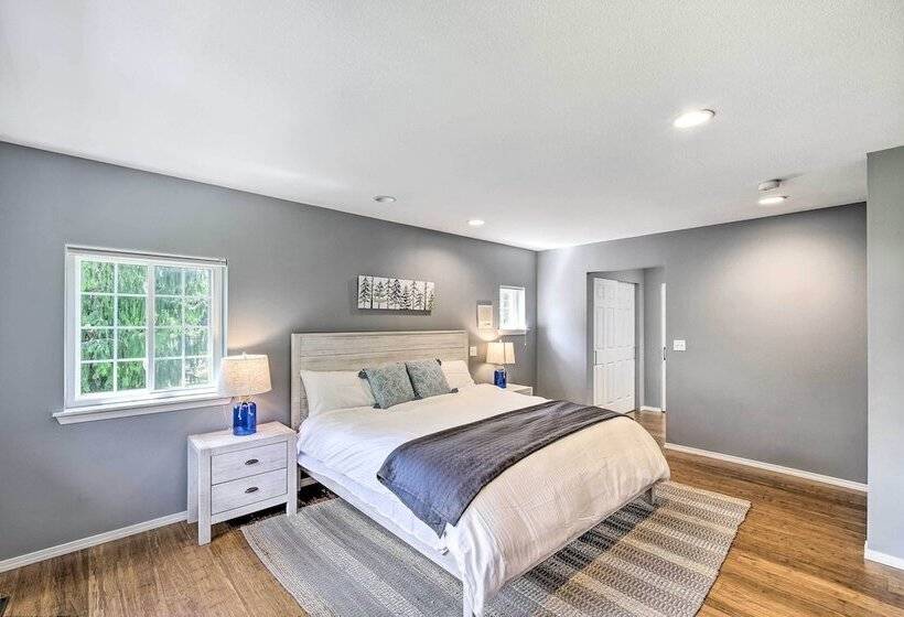 Riverside North Bend Oasis: Stunning Mountain View