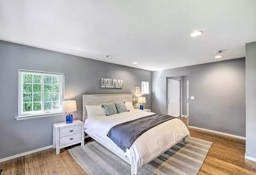 Riverside North Bend Oasis: Stunning Mountain View