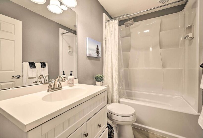 Riverside North Bend Oasis: Stunning Mountain View