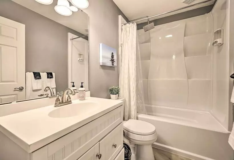 Riverside North Bend Oasis: Stunning Mountain View