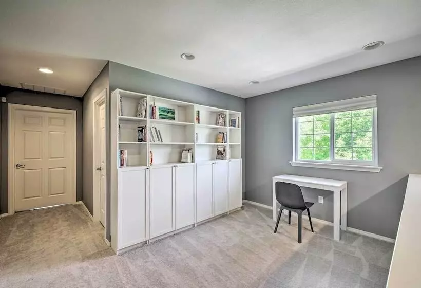 Riverside North Bend Oasis: Stunning Mountain View