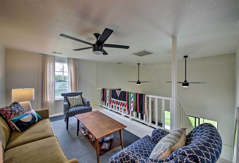 Rural Texas Escape On 10 Acres W/ Deck & Sunroom!