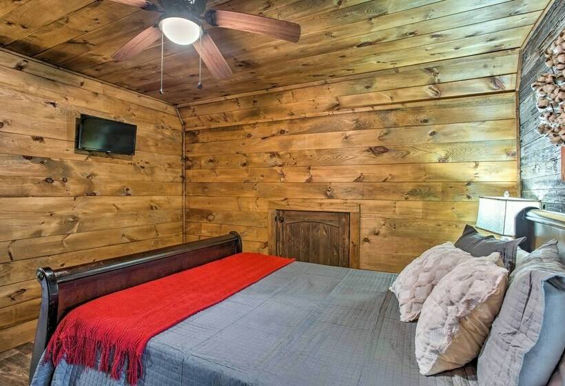 Rustic Gordonville Cabin W/ Shared Fire Pit!