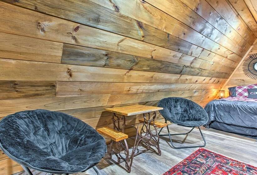 Rustic Gordonville Cabin W/ Shared Fire Pit!