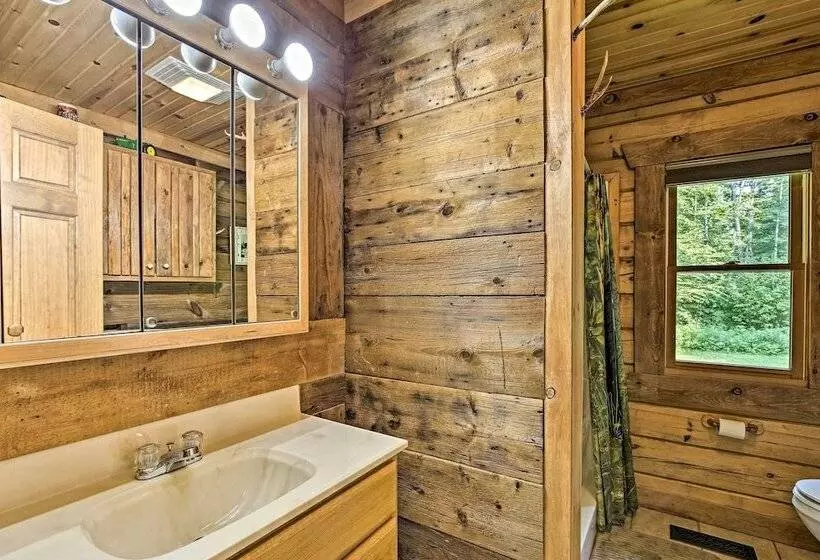 Scenic Cabin On 2 Acres Near Lake Holcombe Marina!