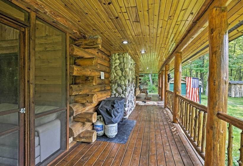 Scenic Cabin On 2 Acres Near Lake Holcombe Marina!