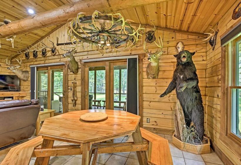 Scenic Cabin On 2 Acres Near Lake Holcombe Marina!