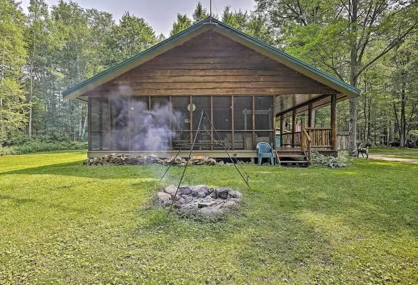 Scenic Cabin On 2 Acres Near Lake Holcombe Marina!