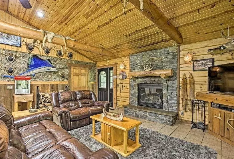 Scenic Cabin On 2 Acres Near Lake Holcombe Marina!