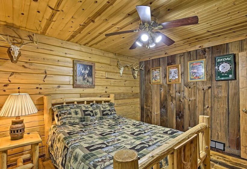 Scenic Cabin On 2 Acres Near Lake Holcombe Marina!