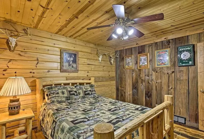 Scenic Cabin On 2 Acres Near Lake Holcombe Marina!