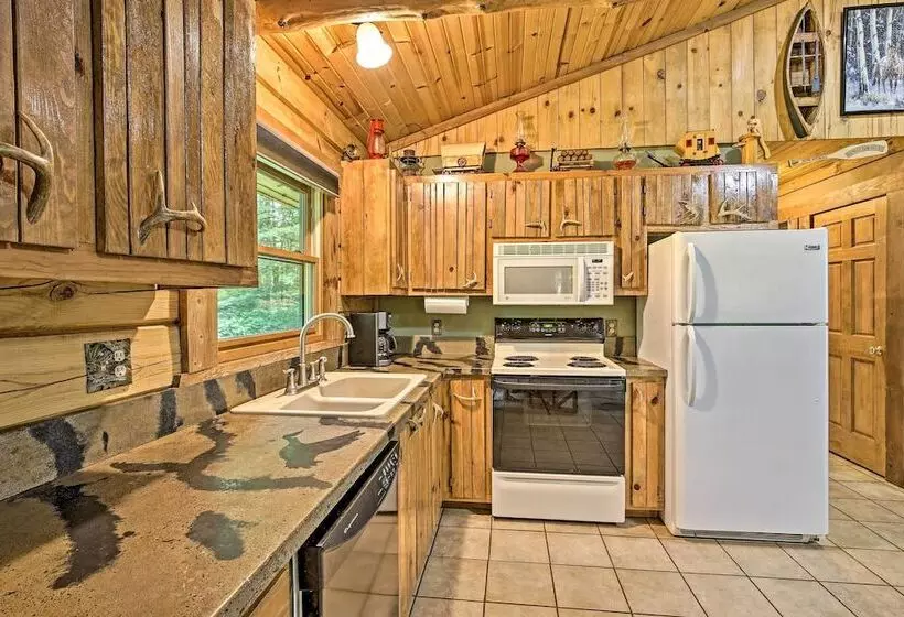 Scenic Cabin On 2 Acres Near Lake Holcombe Marina!