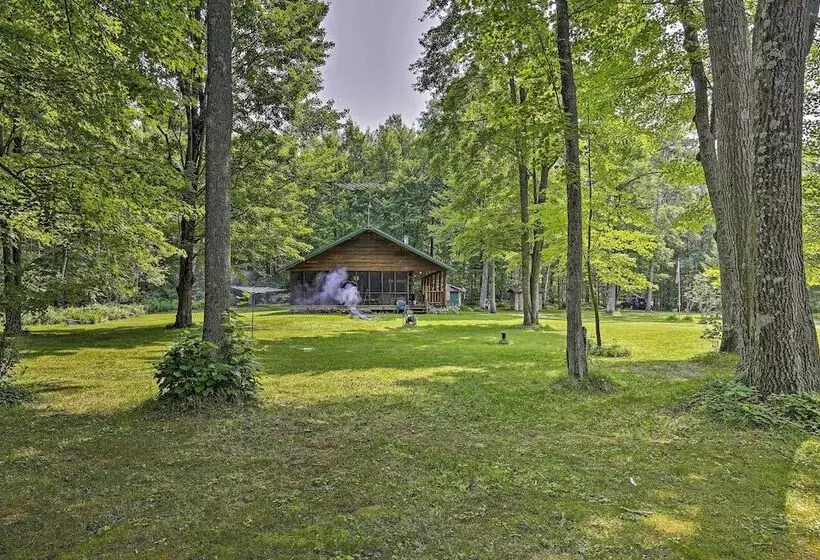 Scenic Cabin On 2 Acres Near Lake Holcombe Marina!