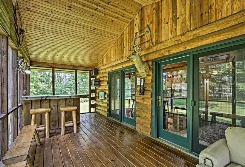Scenic Cabin On 2 Acres Near Lake Holcombe Marina!