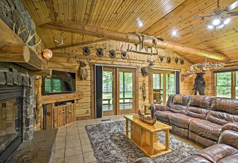 Scenic Cabin On 2 Acres Near Lake Holcombe Marina!