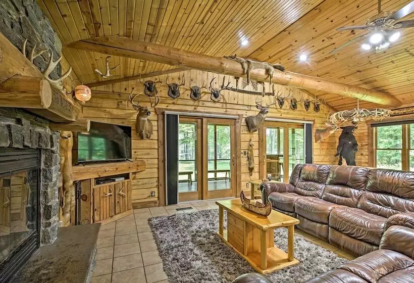 Scenic Cabin On 2 Acres Near Lake Holcombe Marina!