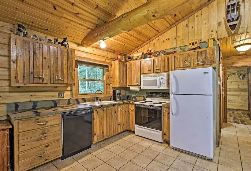 Scenic Cabin On 2 Acres Near Lake Holcombe Marina!