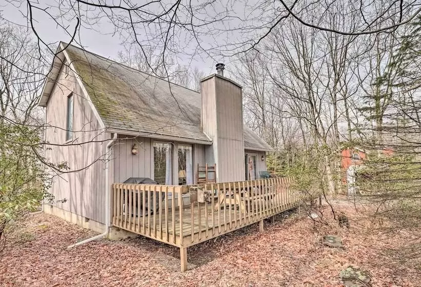 ~ 1 Mi To Lake: Secluded Poconos Home W/ Decks