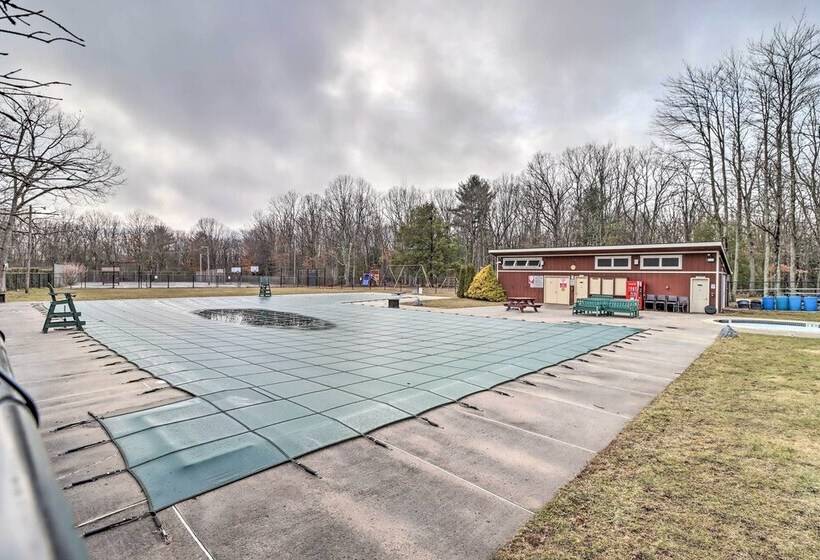 ~ 1 Mi To Lake: Secluded Poconos Home W/ Decks