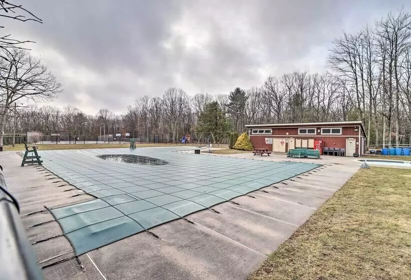 ~ 1 Mi To Lake: Secluded Poconos Home W/ Decks