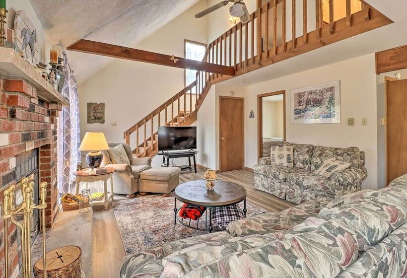 ~ 1 Mi To Lake: Secluded Poconos Home W/ Decks