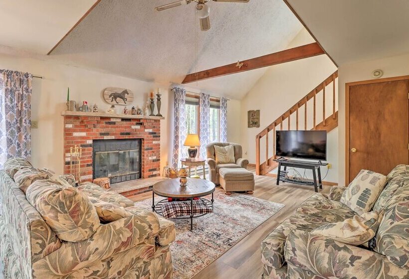 ~ 1 Mi To Lake: Secluded Poconos Home W/ Decks