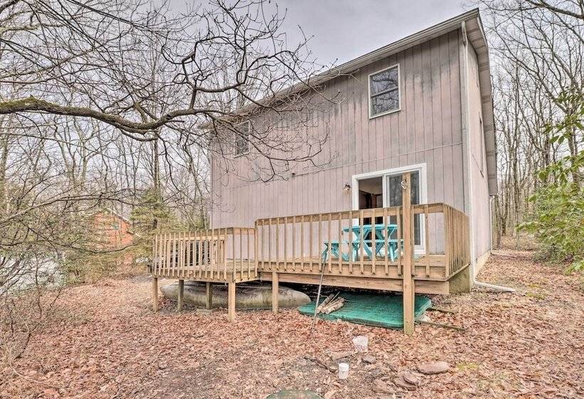 ~ 1 Mi To Lake: Secluded Poconos Home W/ Decks