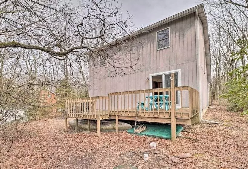 ~ 1 Mi To Lake: Secluded Poconos Home W/ Decks