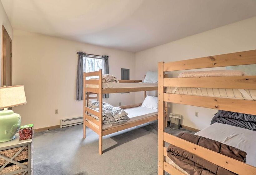 ~ 1 Mi To Lake: Secluded Poconos Home W/ Decks