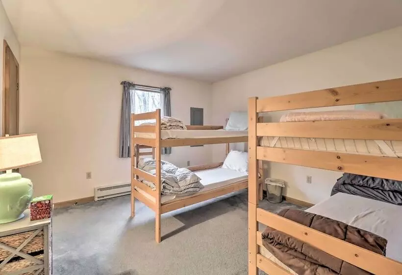 ~ 1 Mi To Lake: Secluded Poconos Home W/ Decks