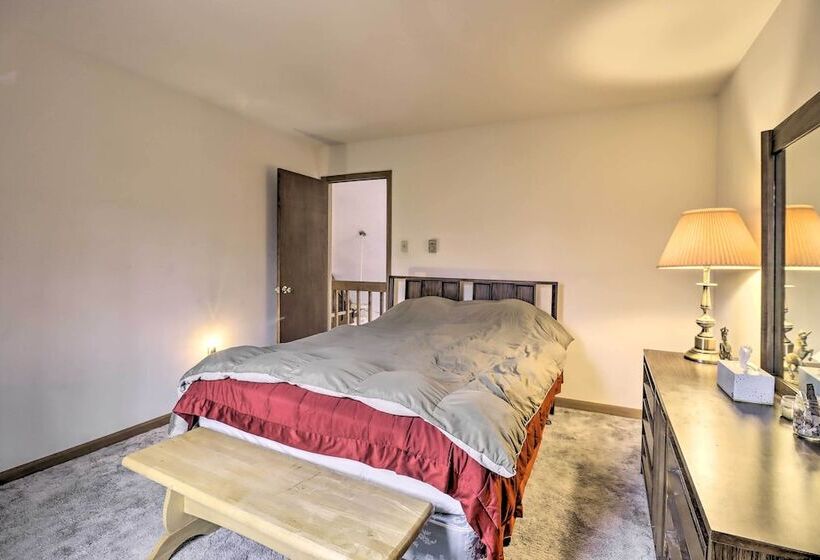 ~ 1 Mi To Lake: Secluded Poconos Home W/ Decks