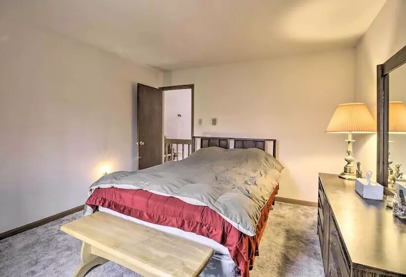 ~ 1 Mi To Lake: Secluded Poconos Home W/ Decks