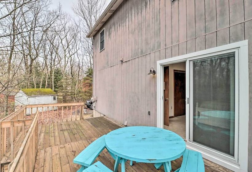 ~ 1 Mi To Lake: Secluded Poconos Home W/ Decks