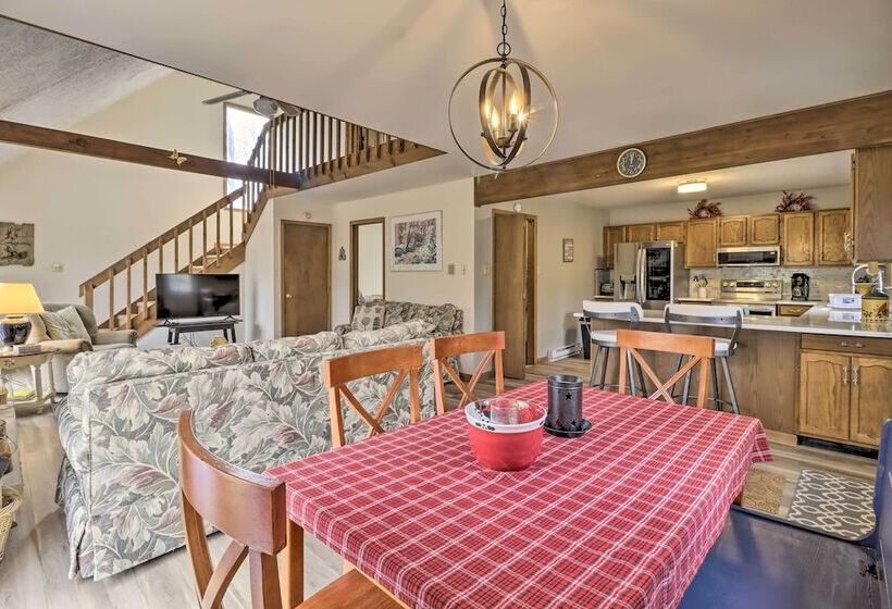 ~ 1 Mi To Lake: Secluded Poconos Home W/ Decks