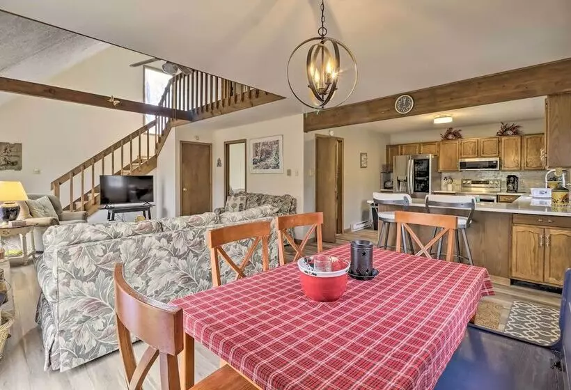 ~ 1 Mi To Lake: Secluded Poconos Home W/ Decks