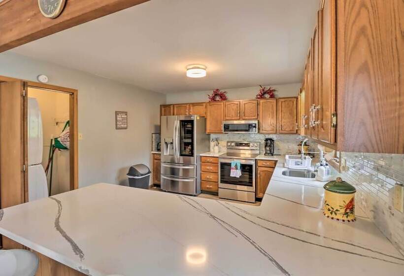 ~ 1 Mi To Lake: Secluded Poconos Home W/ Decks