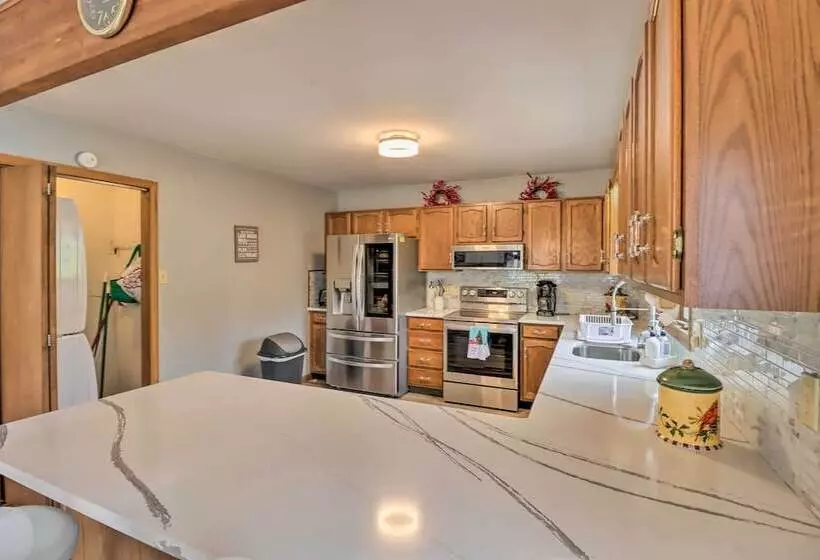 ~ 1 Mi To Lake: Secluded Poconos Home W/ Decks