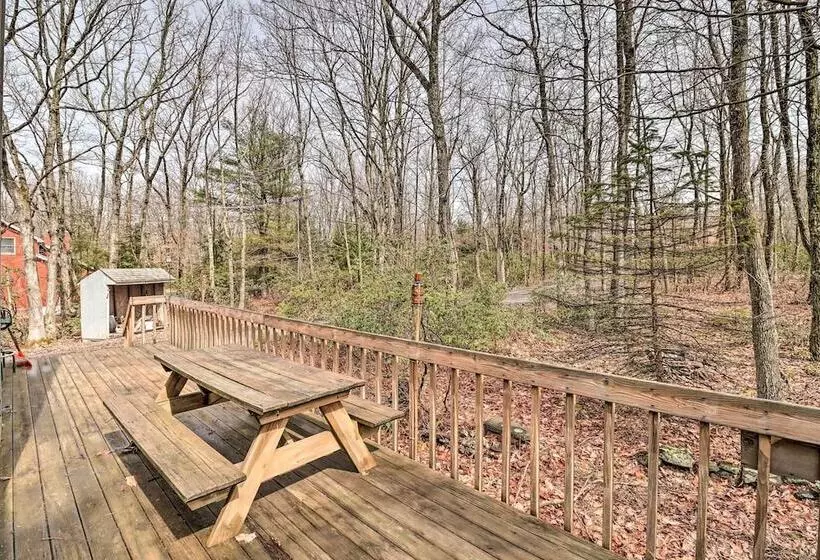 ~ 1 Mi To Lake: Secluded Poconos Home W/ Decks