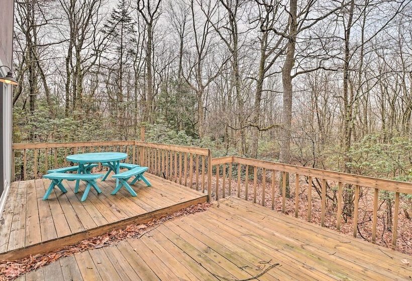 ~ 1 Mi To Lake: Secluded Poconos Home W/ Decks