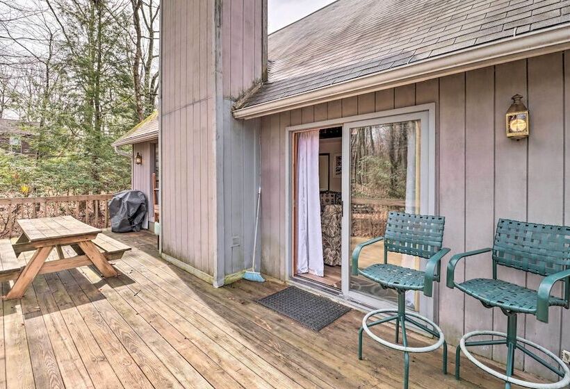 ~ 1 Mi To Lake: Secluded Poconos Home W/ Decks