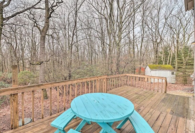 ~ 1 Mi To Lake: Secluded Poconos Home W/ Decks