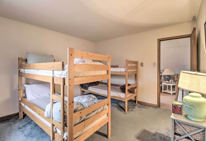 ~ 1 Mi To Lake: Secluded Poconos Home W/ Decks