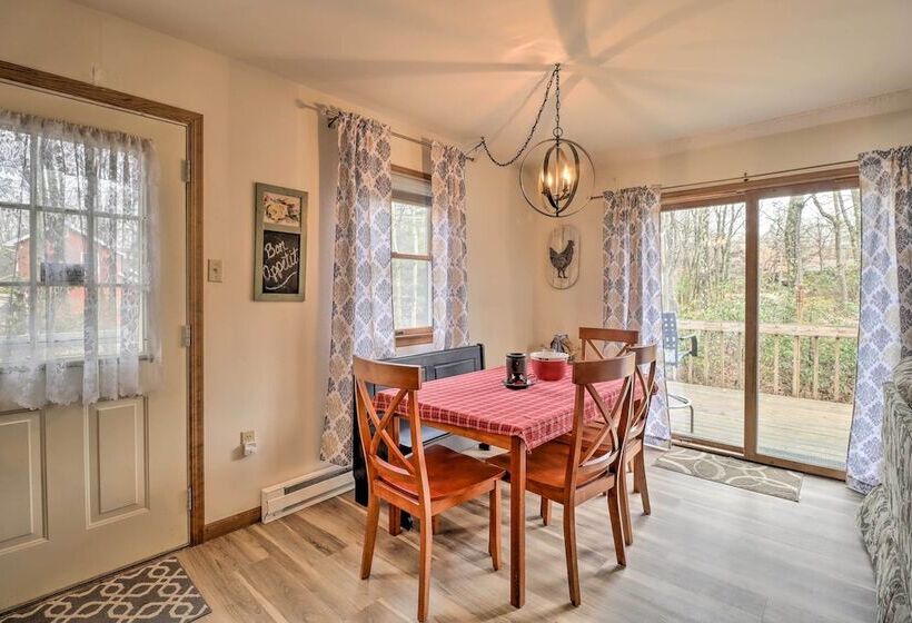 ~ 1 Mi To Lake: Secluded Poconos Home W/ Decks