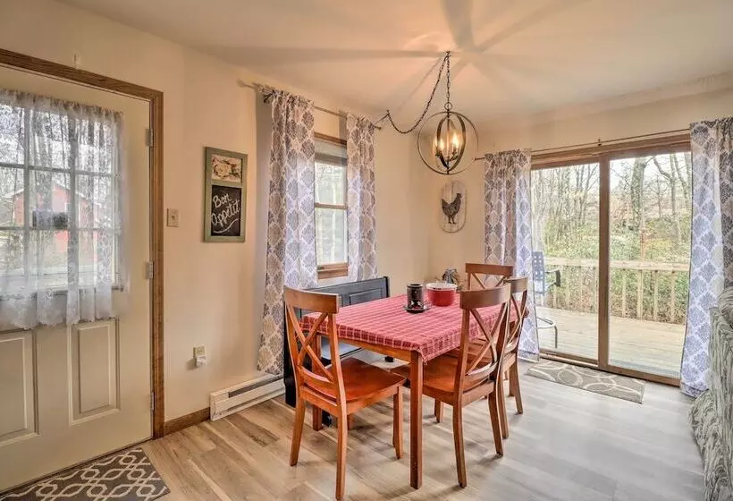 ~ 1 Mi To Lake: Secluded Poconos Home W/ Decks