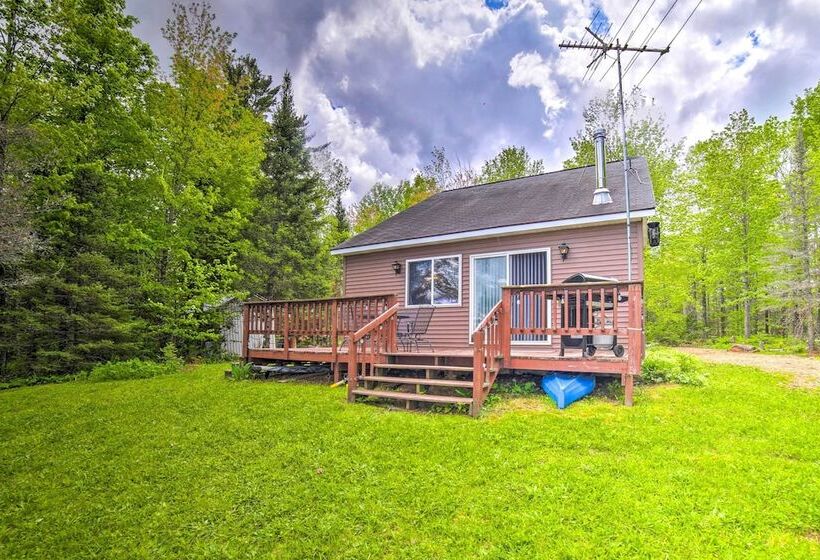Secluded Woodsy Watersmeet Cabin W/ Fire Pit!