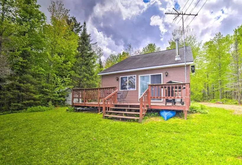 Secluded Woodsy Watersmeet Cabin W/ Fire Pit!